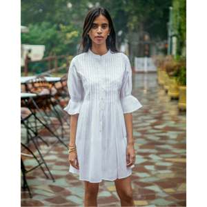 Robe chemise décontractée Daisy avec une silhouette ample et confortable - Product Image 3