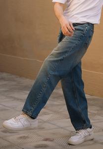 2025 personalizado ligero desgastado alto estiramiento Micro Flare azul oscuro suelto recto ajuste media cintura Jeans frente crudo dobladillo moda de los hombres - Product Image 5