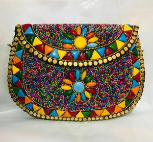 Sacs en métal de mosaïque tribale vintage sur mesure avec fermeture ouverte perle de verre de forme ronde et décoration d'arc pour la revente - Product Image 5