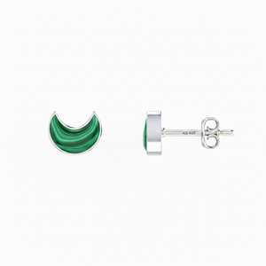 Boucles d'oreilles clous tendance en argent sterling 925 de qualité supérieure, finition brillante, avec perle de culture d'eau de mer et malachite en forme de lune, sertissage clos, 7 mm, pour mariage et soirée - Product Image 1