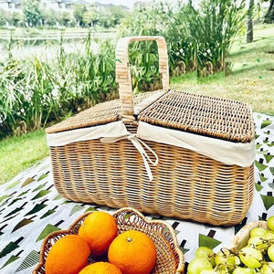 Cesta de pícnic de ratán tejida a mano de diseño tradicional más vendida, versátil y conveniente para picnics al aire libre este verano - Product Image 1
