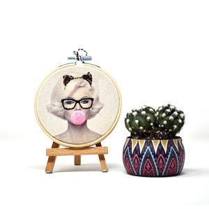 Arte de bordado moderno con temática de chicle, 10 cm - Product Image 1