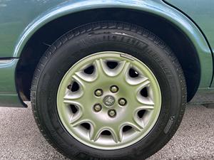 รถ Jaguar XJ8 ปี 1999 สภาพดีเยี่ยม ราคาสุดคุ้ม พร้อมส่ง - Product Image 6