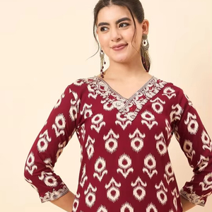 Mujeres Maroon motivos étnicos impreso cuello en V puro algodón Kurta con pantalón indio pakistaní salwaar kameez traje - Product Image 1