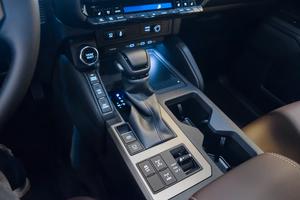 NUEVO TOYOTA LAND CRUISER 3.0L DIÉSEL Transmisión Automática COLOR BLANCO SUV 151KW - 205HP - Product Image 4