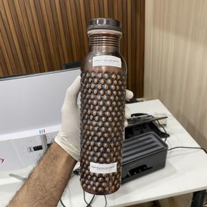 Botella de agua de cobre puro de 950ml martillada a mano con puntos. Botella de calidad a un precio razonable. IEI 5. - Product Image 5