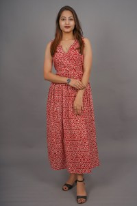 Nouvelle robe longue Anarkali rouge traditionnelle en coton pour l'été, coupe trapèze, motif floral ethnique, col en V, sans manches, doublure en soie - Product Image 3