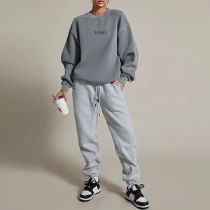 บริการ OEM/ODM เสื้อฮู้ดดี้ผู้หญิงทรงโอเวอร์ไซส์ ไหล่ตก สีดำล้วน ผ้าฝ้าย 100% 400 GSM สำหรับฤดูหนาว พร้อมโลโก้ด้านหน้า - Product Image 3