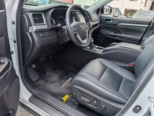 Toyota Highlander XLE 2018 con Transmisión Automática, Motor V6, Pantalla Táctil y Techo Panorámico - Product Image 2