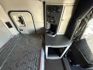 รถบรรทุกหัวลากมือสองสภาพดี ปี 2020 รุ่น 567 Sleeper หลังคากลาง 500 แรงม้า เกียร์ธรรมดา 13 สปีด พร้อมส่งออกทั่วโลก - Product Image 3