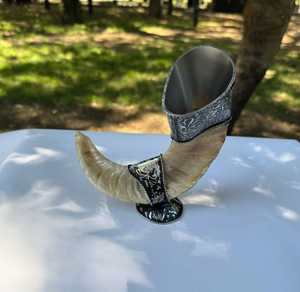 Copa de cuerno de búfalo estilo vikingo grande con soporte - Product Image 4