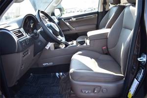 Lexus GX 460 AWD 2020, SUV de Lujo, 4 Puertas, Interior Claro, 25 Millas, Motor Turbo, Capacidad de 8L, Asientos de Cuero, Automático, ACC, R21, Volante a la Izquierda - Product Image 4