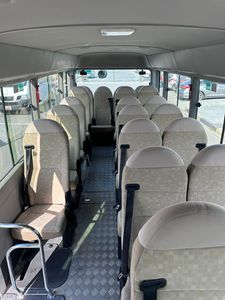 AUTOBUS USATO 2019 TOYOTA COASTER DIESEL 4.2L MOTORE 1HZ 6 CILINDRI 23+ POSTI CAVALCHIETTI NON CONOSCIBILI TRASMISSIONE MANUALE - Product Image 2