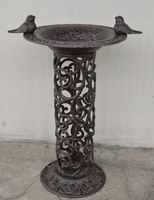 Bain d'oiseaux en fonte forgé en gros Ornements de jardin extérieur Décoration de jardin en métal Ornement d'observation des oiseaux pour arrière-cour