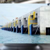Guardabarros de goma de arco robusto para aplicaciones marinas de servicio pesado.