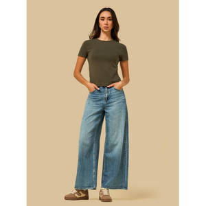 เสื้อยืดผู้หญิงทรงพอดีตัวแบบเรียบ - Product Image 4