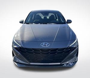 Hyundai Elantra SEL FWD 2022 incroyablement parfaite avec faible kilométrage en stock, offerte à un prix fantastique - Product Image 1