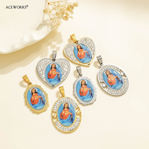 แกลเลอรีจี้พระคาทอลิก |   จี้พระแม่มารีประดับเพชรซีกอนเคลือบทอง 18K PVD บนสแตนเลสสตีล - Product Image 3