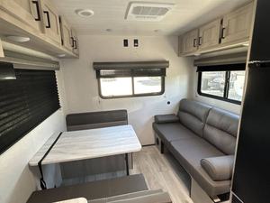 Autocaravana de aluminio personalizada usada 2025 E-a-s-t To West S-i-l-v-e-r L-a-k-e 2300RD para viajes al aire libre y uso doméstico - Product Image 4