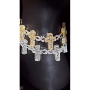 Brazalete Infinito Blazing Cross con Moissanita y Engaste Pavé, Plata 925, Lujo Unisex para Uso Diario - Product Image 4