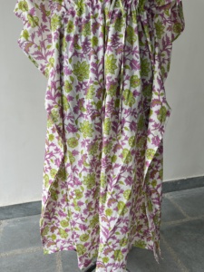 Robe longue maxi en coton indien à fleurs avec style modeste pour les mamans, couvre-vêtement de plage, vêtements de nuit, bikini caftan - Product Image 6