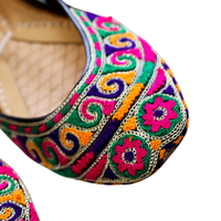 Derniers modèles de vêtements de mariage Inde Pakistan Punjabi Jutti Chaussures plates Khussa pour femmes de meilleure qualité à la mode avec logo personnalisé