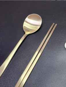 Palillos Reutilizables de Latón con Soporte, Aptos para Lavavajillas, Acabado Tradicional de Alto Brillo, Ideales para Fiestas, Regalo Perfecto - Product Image 2