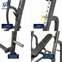 Rack Comercial para Press de Banca Inclinado con Ganchos en J y Soportes para Pesas para Entrenamiento de Fuerza en Gimnasios Comerciales