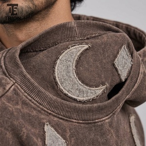 Sudadera con capucha para hombre con efecto acid wash y bordado, combina textura de inspiración vintage y bordado moderno para un estilo relajado y a la moda. - Product Image 6