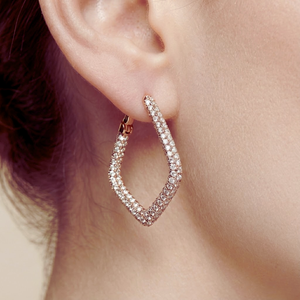 Boucles d'oreilles créoles en or rose massif 18 carats avec diamants naturels, fabrication artisanale de haute qualité, personnalisables, pour mariage et soirée - Product Image 3
