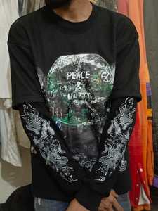 เสื้อยืดแขนยาวพิมพ์ลายกราฟิกแนววินเทจสำหรับผู้ชายเสื้อแนวสตรีททุกคนแบบปรับแต่งได้สำหรับผู้ชาย - Product Image 5