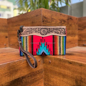 Nuevo estilo Vintage occidental, sillín de cuero mecanizado a mano, manta, muñequera, embrague, superventas, monedero cosido a mano, cartera para mujer - Product Image 2