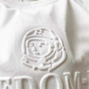 T-shirts à manches courtes personnalisés en gros avec logo en relief, couleur personnalisée, 100% coton pur, respirant, col rond, pour hommes - Product Image 4