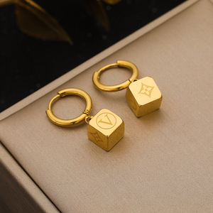 Pendientes de aro de acero inoxidable chapados en oro de 18 quilates para mujer Joyería <span class=keywords><strong>al</strong></span> <span class=keywords><strong>por</strong></span> <span class=keywords><strong>mayor</strong></span> de estilo geométrico clásico - Product Image 1
