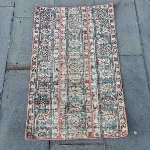 Alfombra Turca Vintage Pequeña de 1.8x3 pies, Azul y Roja a Cuadros, de Lana con Parches y Base de Látex - Product Image 1