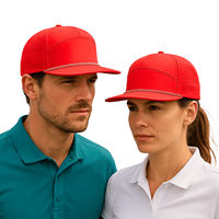 Bordado personalizado 7 Panel de ala plana rojo poliéster impermeable Gorras Laser Cut Hole Snapback Gorras Sombreros con logotipo personalizado
