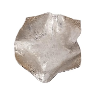 Bol décoratif en aluminium fabriqué à la main avec un design d'onde unique, idéal pour la présentation de fruits et l'utilisation de cadeaux. - Product Image 3