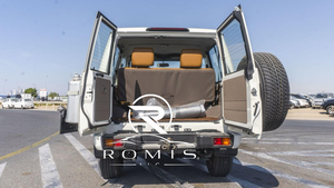 Land Cruiser LC71 Pickup 2023, 2.8L 4x4 Diesel, 6 Posti, Cerchi R18, Cambio Manuale, Euro VI, Luci Diurne a LED, Guida a Sinistra - Product Image 5