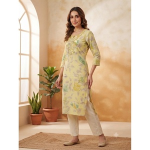 Kurta Elegante de Diseño para Mujer, Amarilla, con Bordado a Mano, de Popelina de Algodón, Cuello en V, Manga Tres Cuartos, de Secado Rápido - Product Image 1