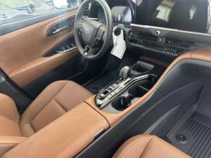 โตโยต้า คราวน์ ซิกเนีย XLE ไฮบริด AWD ปี 2025 ราคาประหยัด - Product Image 4