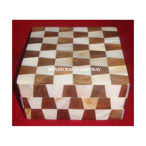 Magnifique boîte à bijoux en bois fait main avec nacre, forme carrée, surface lisse et brillante, pour cadeaux d'entreprise - Product Image 1