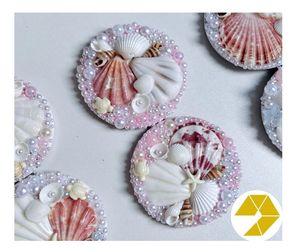 Coastal Charm Seashell Mirror du Vietnam Coquillages polis Mini Travel Seashell Mirror for Elegant Home Decor Exclusive Deal - Product Image 6