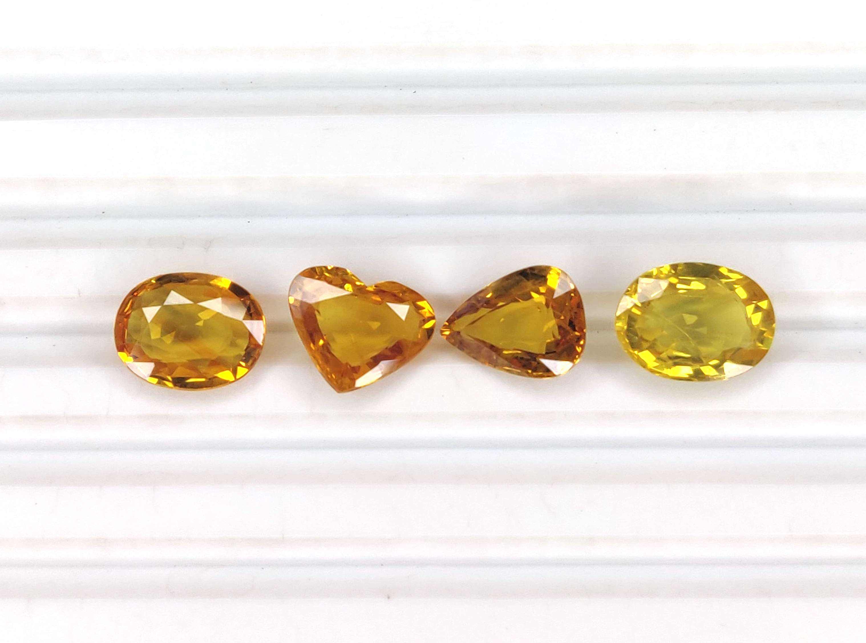 สีเหลือง