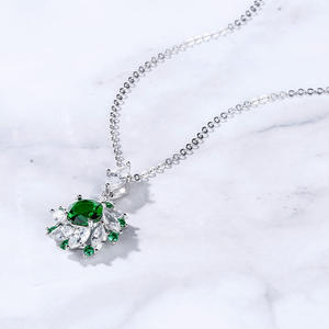 สร้อยคอเพชรทรงกลมเจลิยา ฮาโล ทำจากเงินสเตอร์ลิง - Product Image 6
