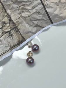 Boucles d'oreilles en perles de Tahiti violettes, perles cultivées rondes AAA, plaquées or, alliage de zinc, design floral, bijoux classiques pour femmes - Product Image 1