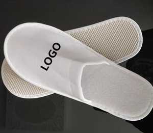 Pantoufles de maison et d'hôtel à bout fermé jetables et confortables avec Logo brodé personnalisé/pantoufle de spa confortable de couleur blanche - Product Image 2