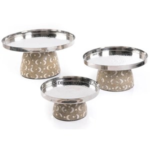 Bandeja para servir de forma redonda con textura martillada pulida brillante plateada de acero inoxidable con apariencia atractiva Suministro de soporte de base de diseñador - Product Image 1