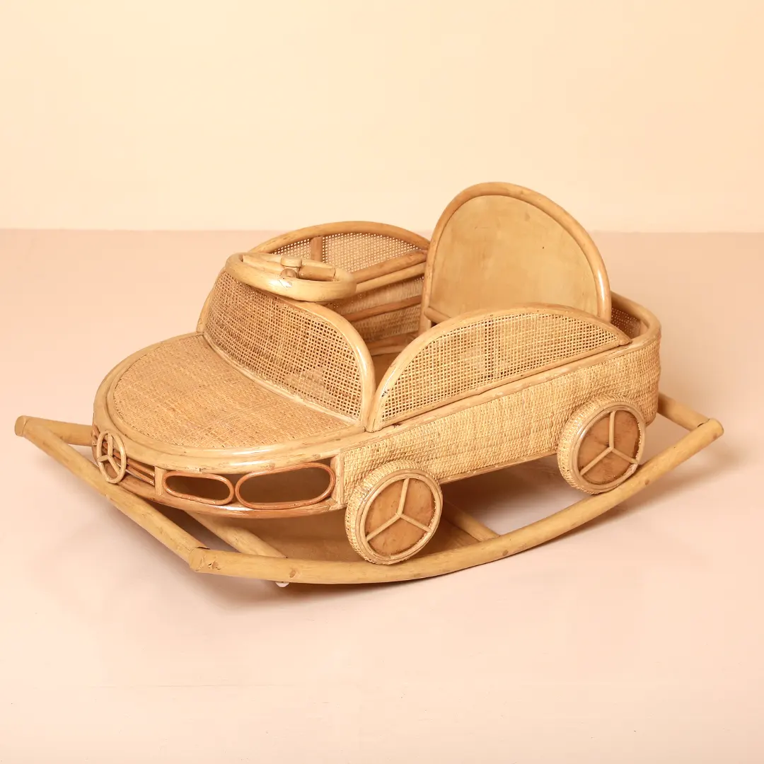 Sedile a dondolo per auto in rattan dal design unico i giocattoli per bambini viaggiano su una sedia a dondolo in vimini naturale per bambini piccoli