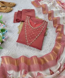 FANTAISIE ROMAINE EN SOIE ET DENTELLE DE TRAVAIL HAUT BAS AVEC DUPATTA FESTIVE WEAR PRIX DE GROS VÊTEMENT ETHNIQUE PÊCHE - Product Image 6