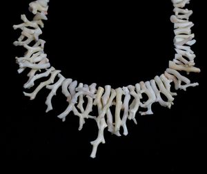 ลูกปัดปะการังสีขาวแบบญี่ปุ่นรูปนางฟ้าปะการังผิวเรียบติดลูกปัดอัญมณีธรรมชาติขนาด16นิ้ว - Product Image 5